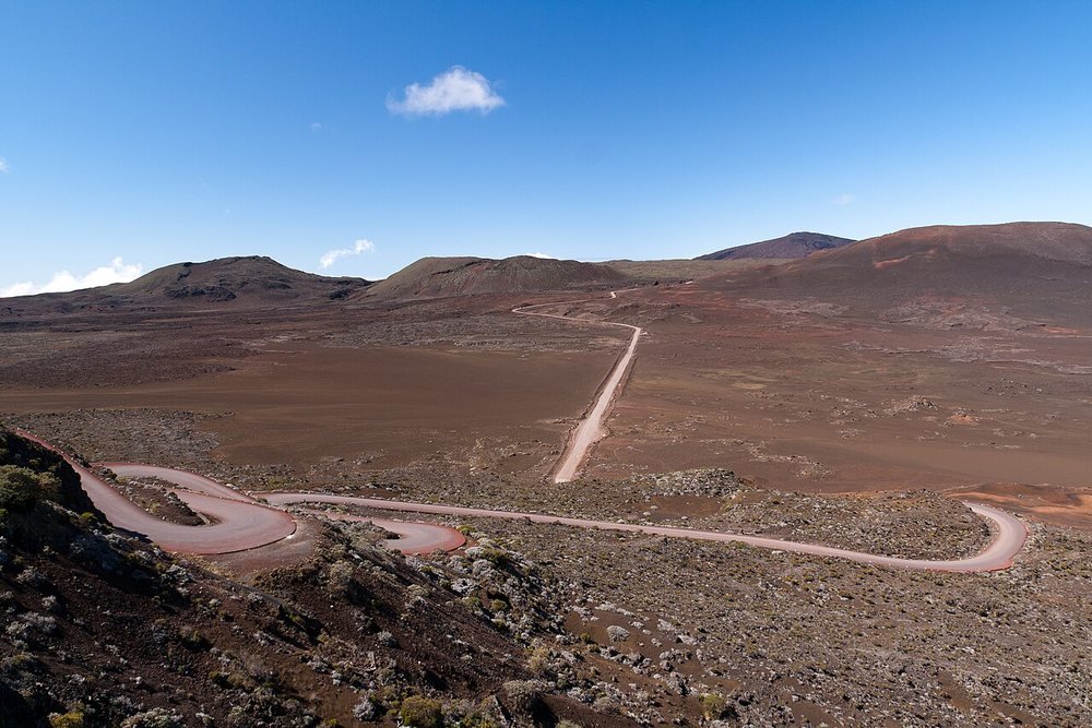Route du Volcan across the Plaine des Sables