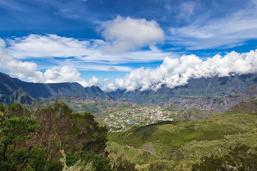 The town of Cilaos in its cirque